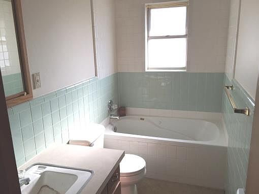 2nd image of 412 Mimosa Dr