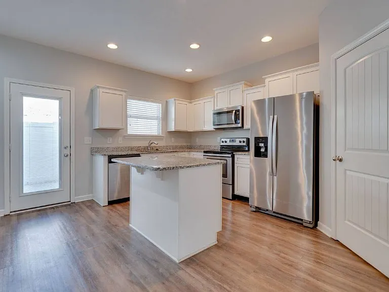 810 Staten Dr — Photo 7