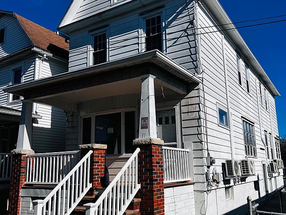 3rd image of 11 Laurel St