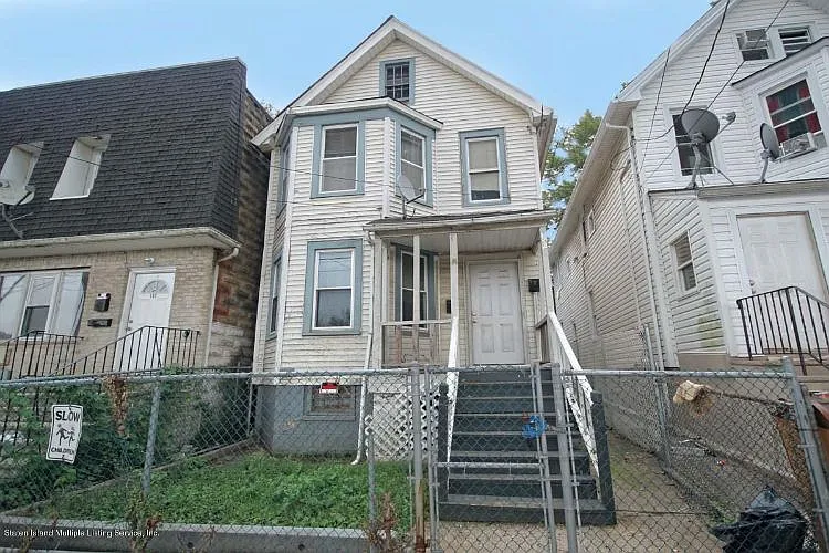 139 Eaton Pl photo 1