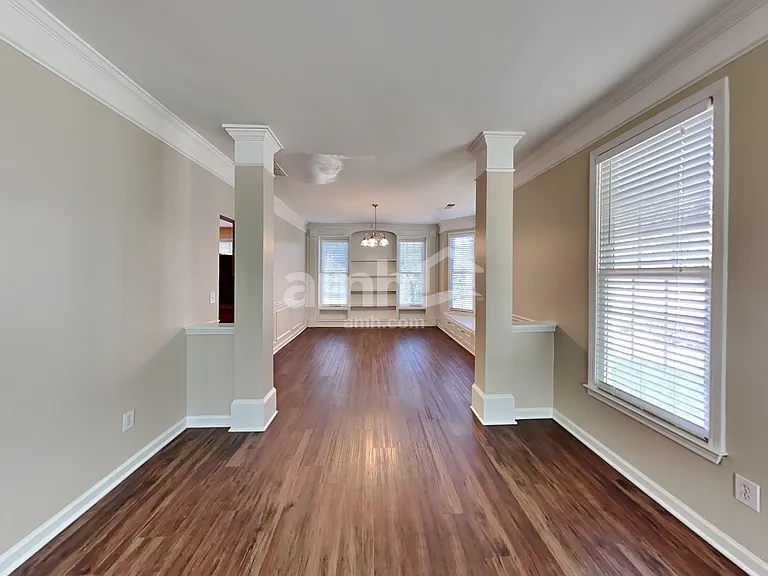 2923 Villa Lake Dr — Photo 7