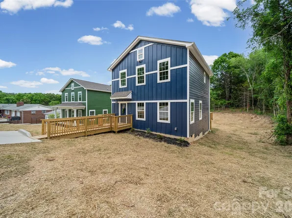 906 Dewey St, Badin, NC 28009