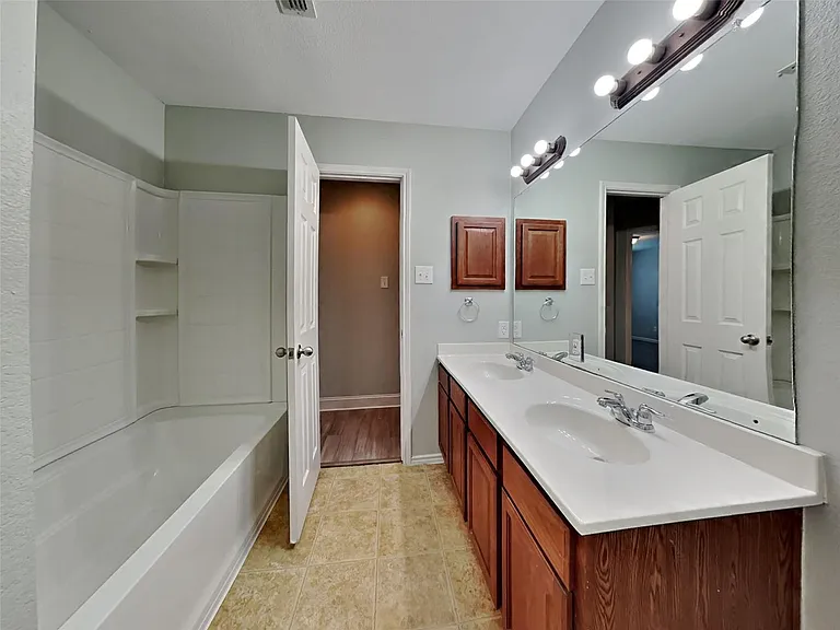 527 Laurel Ln — Photo 24