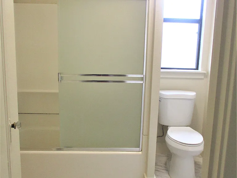 736 Pine St — Photo 12