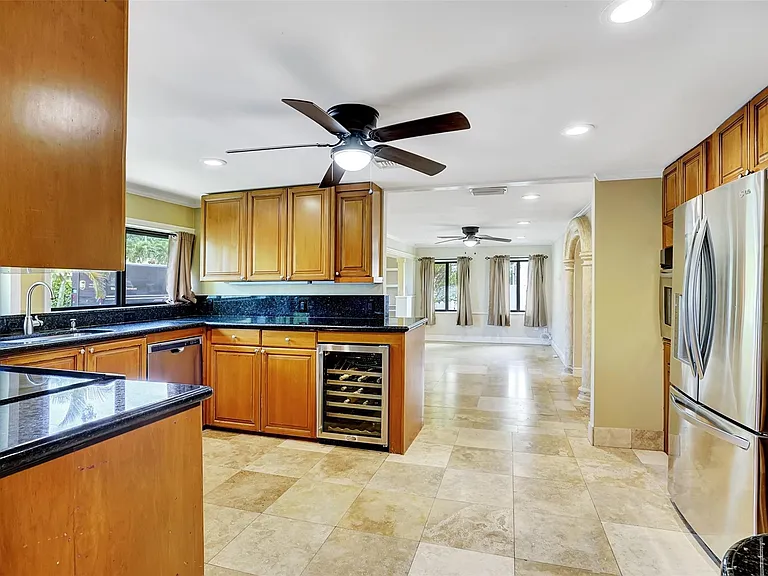 3208 Beacon St — Photo 8