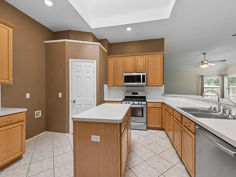 9733 Lovers Ln — Photo 15