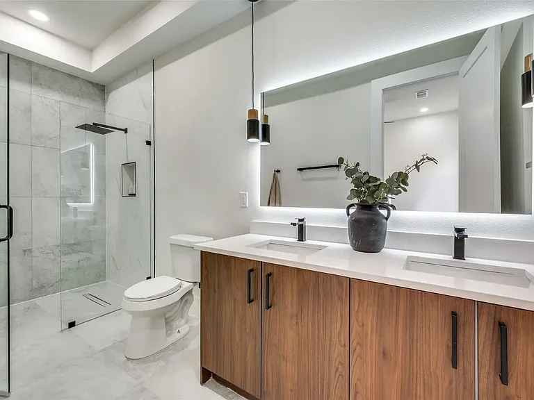 3434 Navaro St — Photo 9