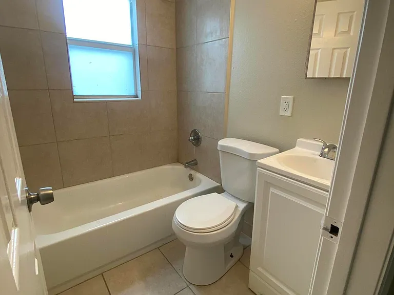 115 NE 2nd St #2 — Photo 6
