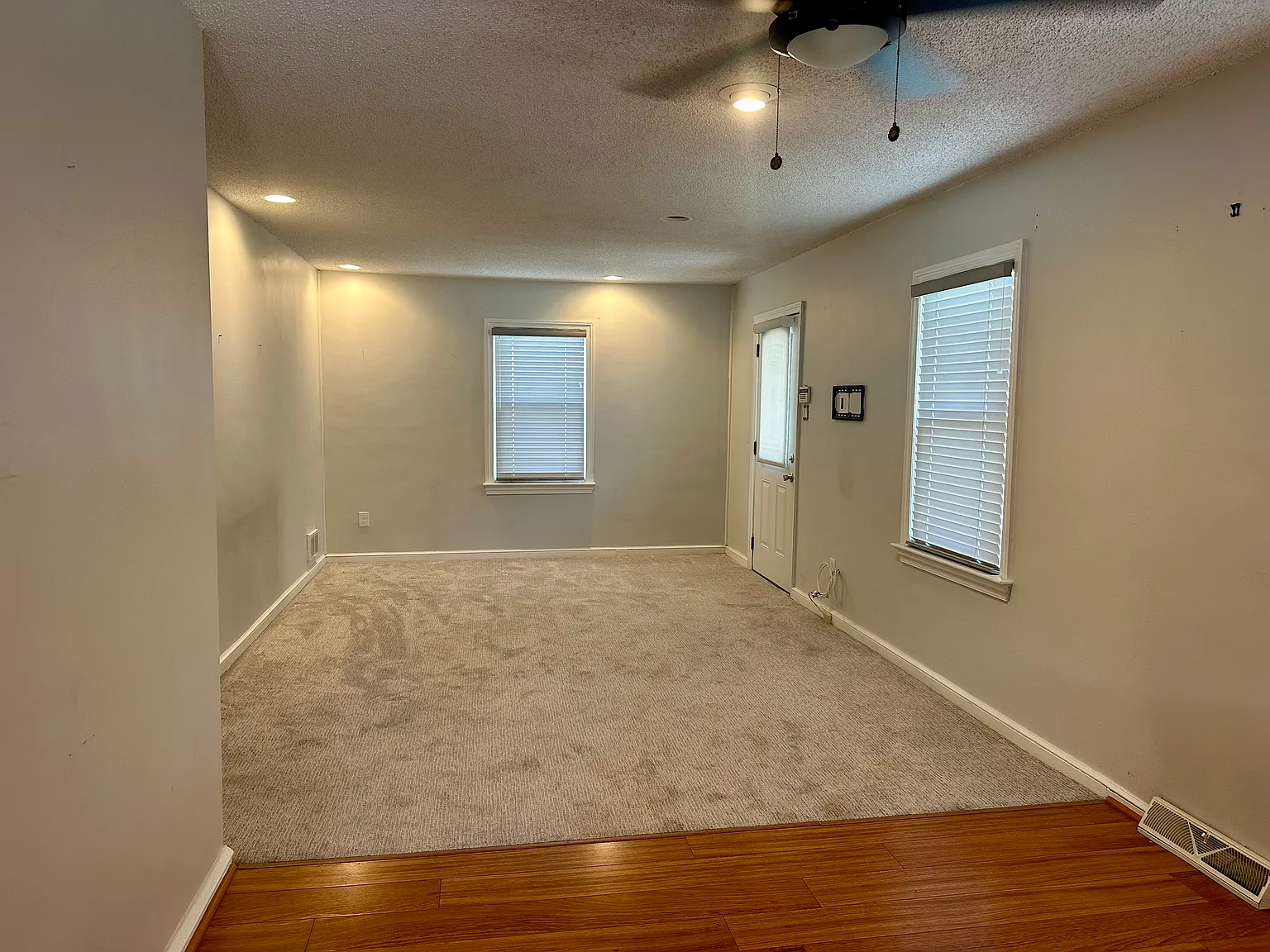 2 bed, 1043 sqft, $2,600 — Photo 4