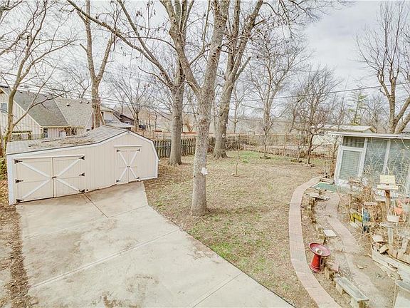 4th image of 8110 Hardy Ave