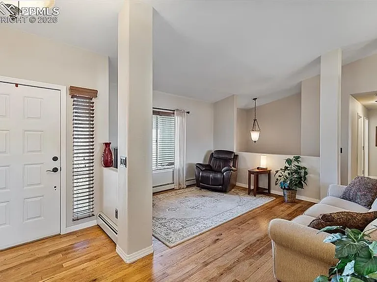 152 Las Lunas St — Photo 7