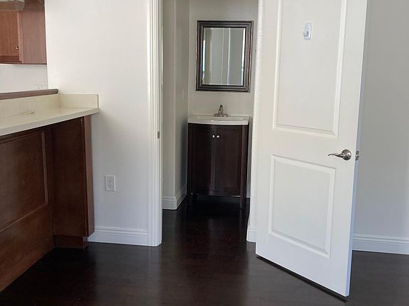 3rd image of 456 1/2 N Genesee Ave