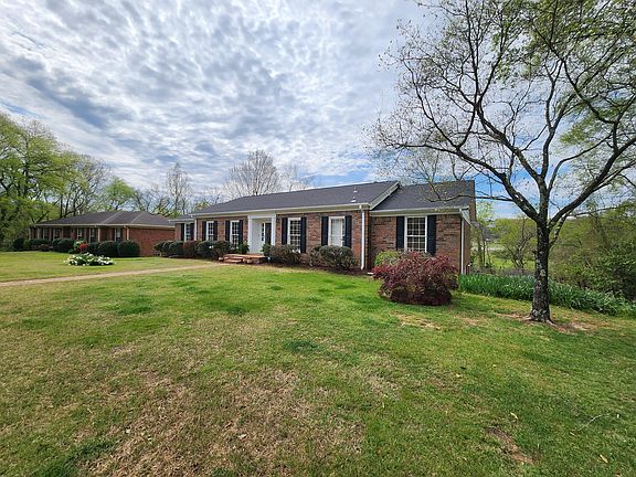 3rd image of 318 Robinhood Dr