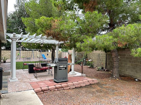 3rd image of 2384 S Palm Dr