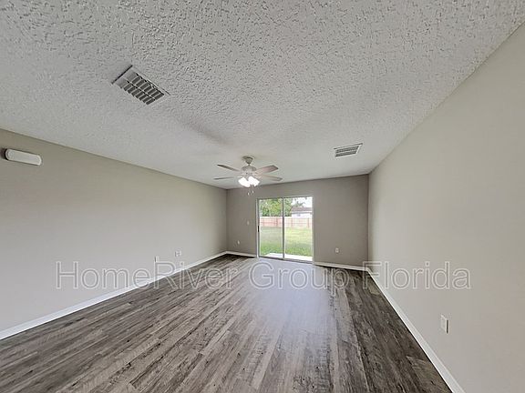 2nd image of 755 SE Carnival Ave
