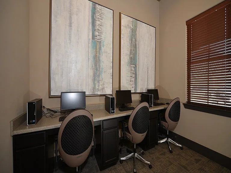 The Lakeshore Apartment Homes — Photo 14
