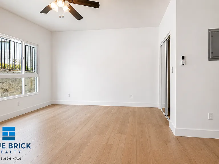 1926 Whitley Ave #10 — Photo 7