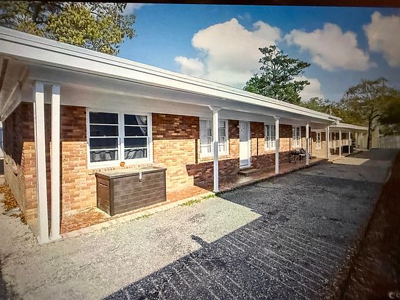 3rd image of 706 Mitchell Dr.