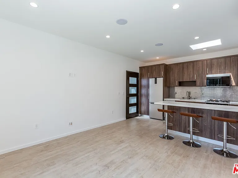 8012 Zeus Dr — Photo 4