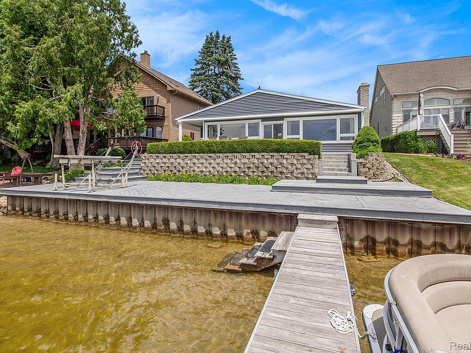 1st image of 8428 Woodland Shore Dr