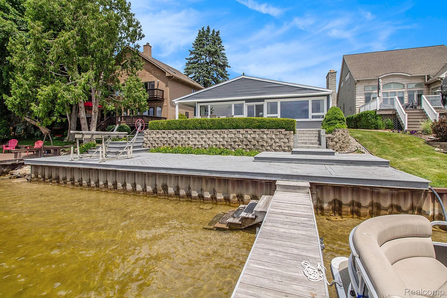 8428 Woodland Shore Dr photo 1