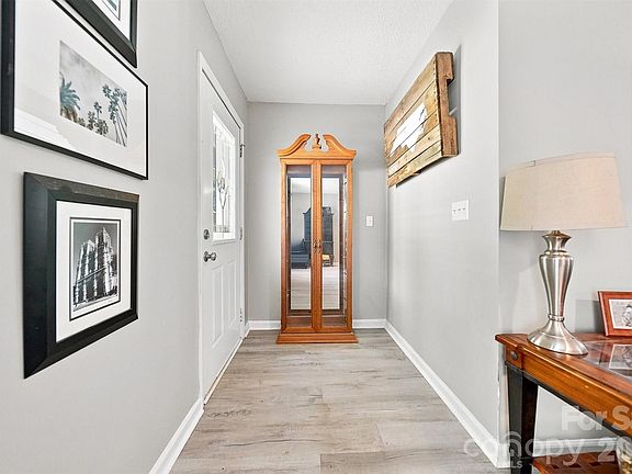 3rd image of 717 2nd Street Pl SW