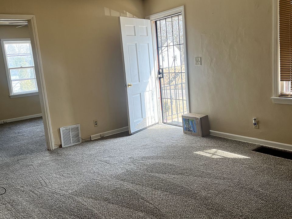 2nd image of 1121 S Sunset Ave