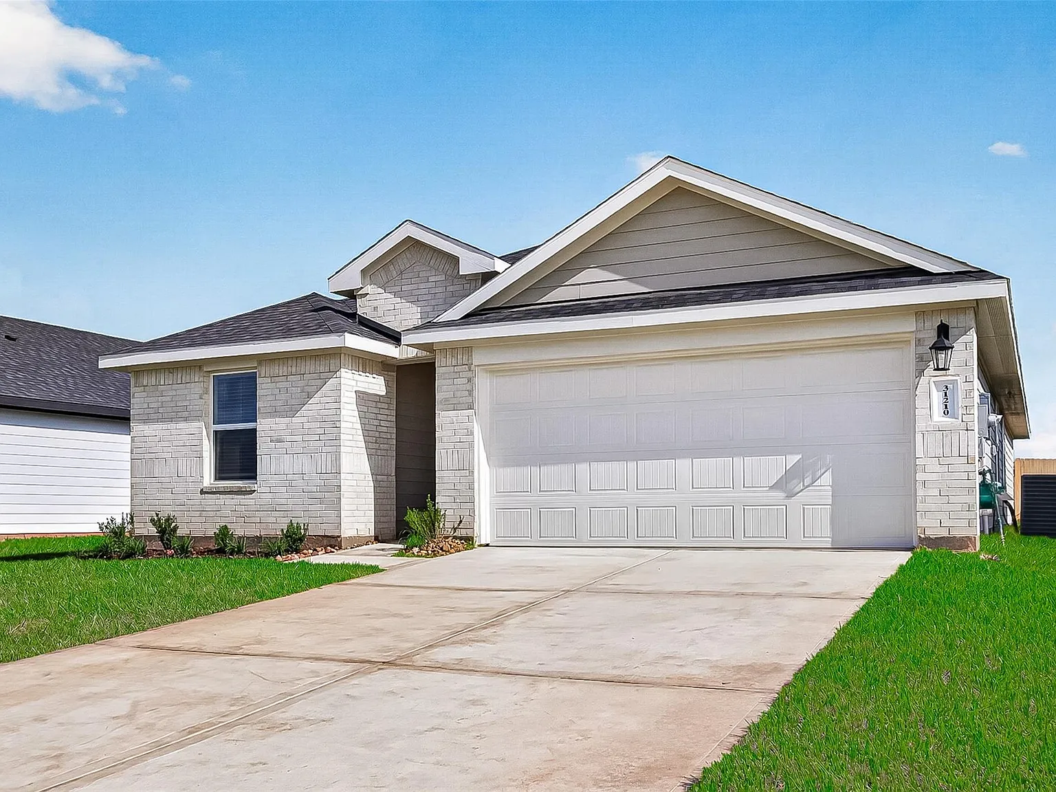 4 bed, 2.0 bath, 1717 sqft, $2,195 — Photo 4