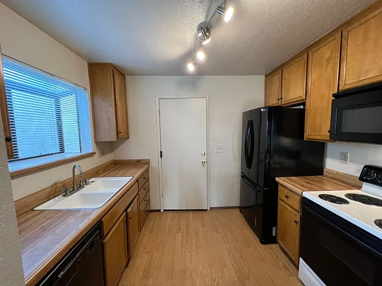 1114 Cedar Creek Dr #3 — Photo 15
