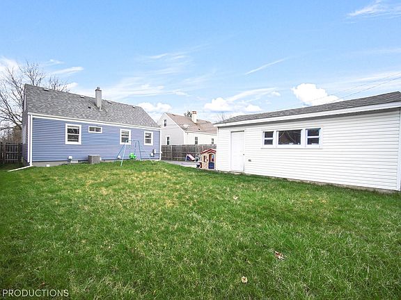 4th image of 1356 W Marion St