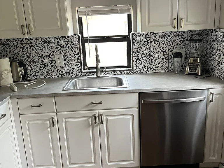 823 NE 19th Ave #3 — Photo 3