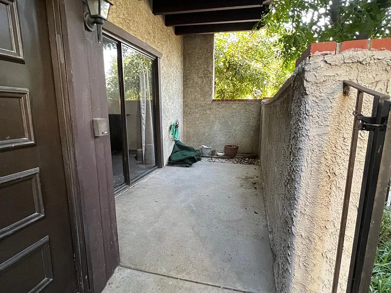 17836 Killion St — Photo 3