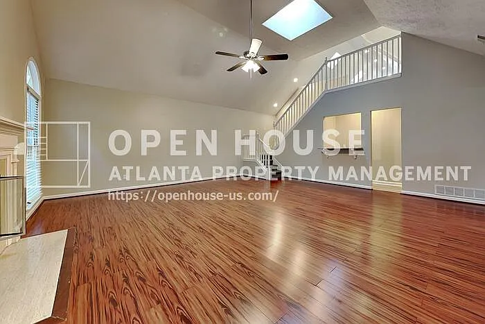 3 bed, 3.5 bath, 2414 sqft, $2,100 — Photo 3