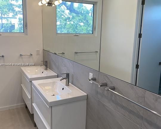 2nd image of 3234 Shipping Ave #0