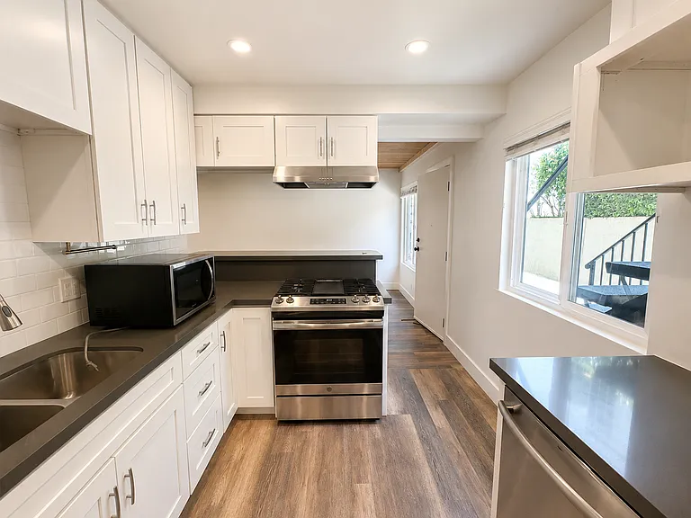 503 N Elena Ave #B — Photo 5