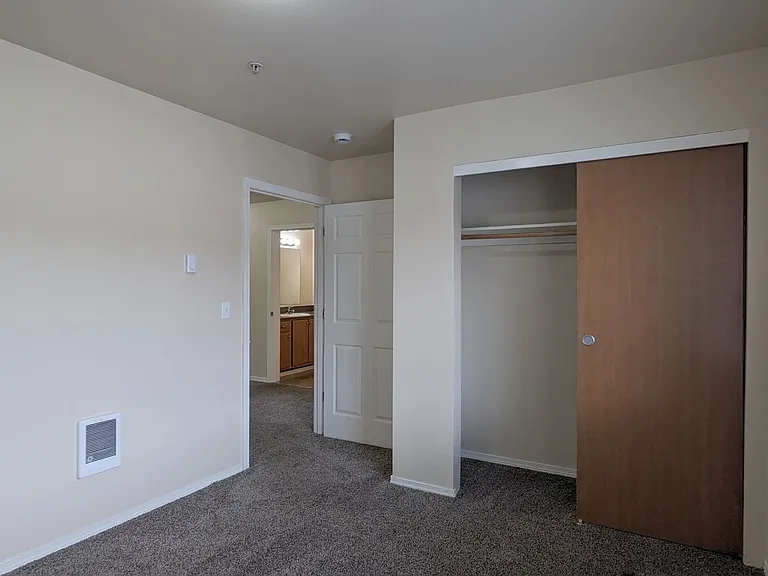 Wellesley Park Apartments — Photo 83