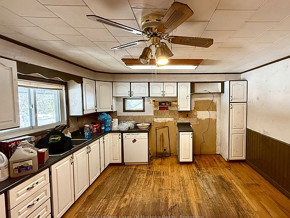 4th image of 1071 Naismith Rd