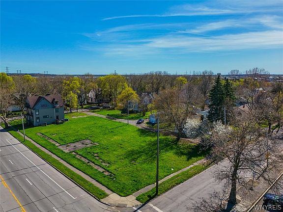 3rd image of 39 Hyde Park Blvd #13