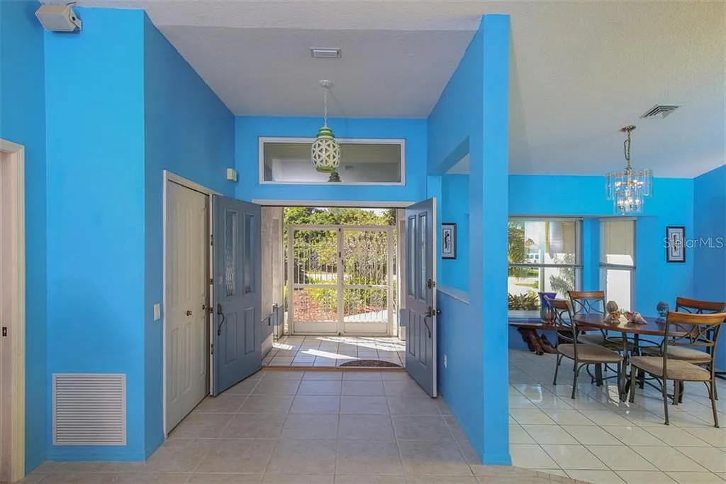 3 bed, 2015 sqft, $4,200 — Photo 3