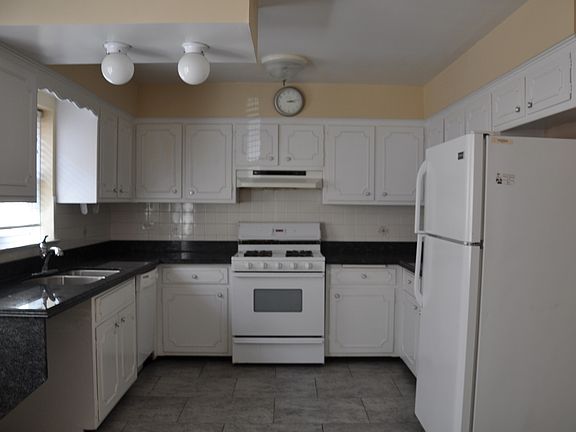 5th image of 6828 N Northwest Hwy APT 5