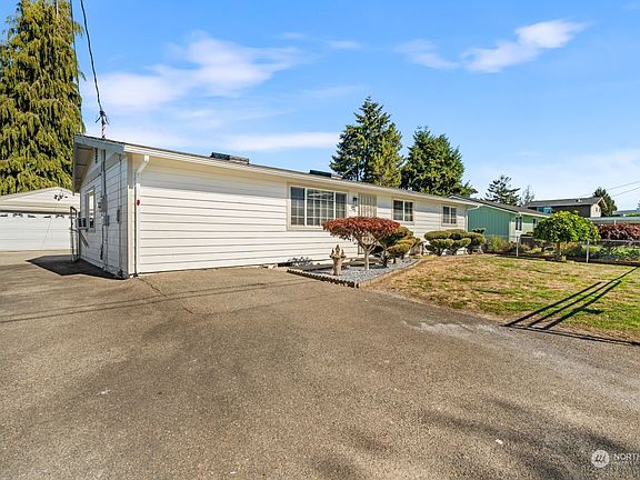 3rd image of 909 135th Street Ct S