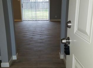 212 N 3rd St, La Porte, TX 77571