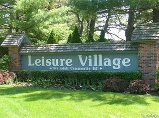 271 Berwick Ct UNIT B, Ridge, NY 11961