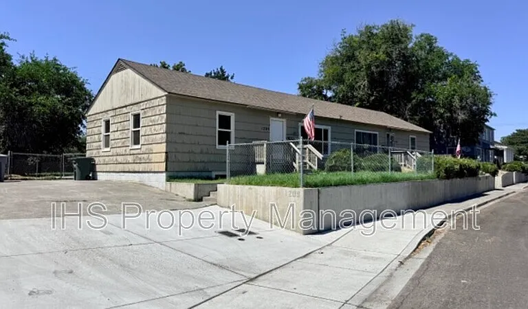 1209 Stevens Dr — Photo 1