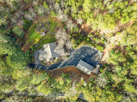 4th image of 565 Greens Creek Rd