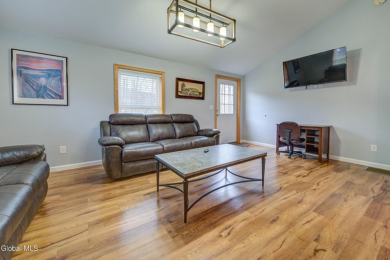 4th image of 593 Greenough Road