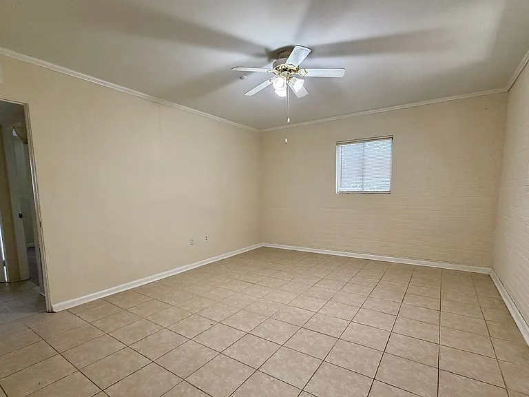 955 Violet St — Photo 6