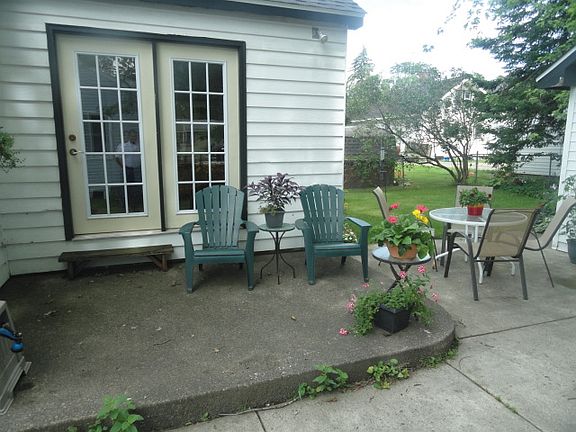 3rd image of 310 10th St SW