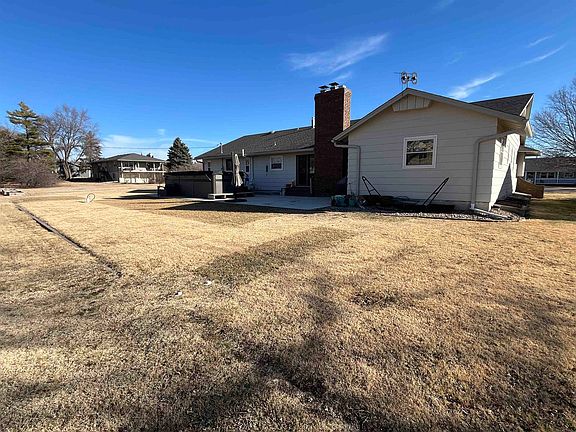 2nd image of 307 Willow Rd