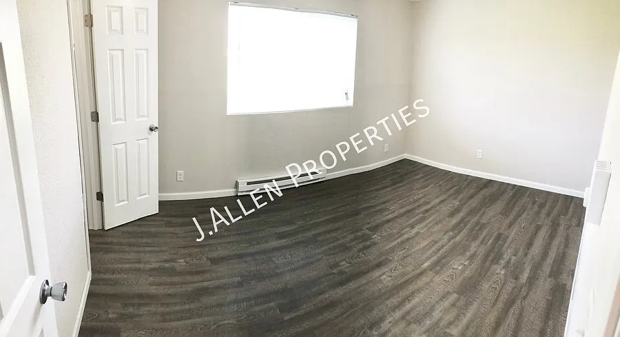 Very Nice Updated, Sunny 2 bed — Photo 2